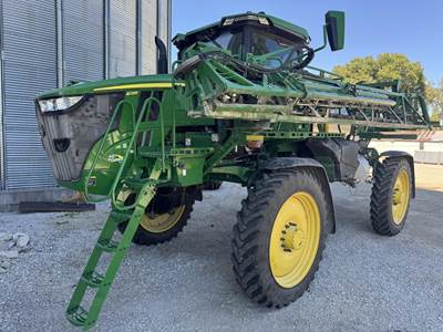 John Deere 408R Self-Propelled Sprayer