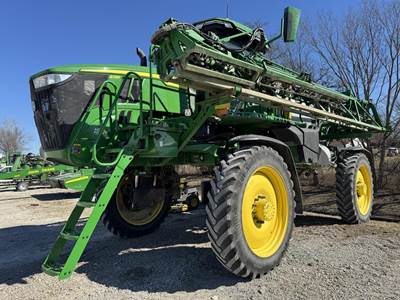 John Deere 408R Self-Propelled Sprayer