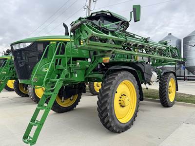 John Deere 408R Self-Propelled Sprayer