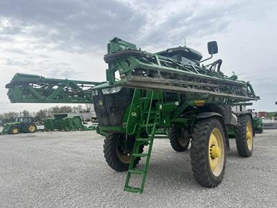 John Deere 410R Self-Propelled Sprayer