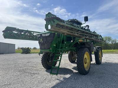 John Deere 410R Self-Propelled Sprayer