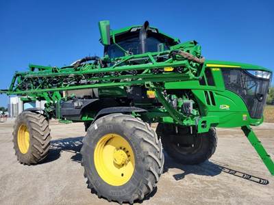 John Deere 410R Self-Propelled Sprayer