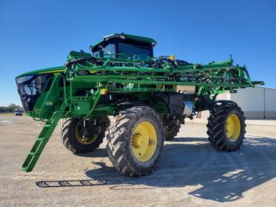 John Deere 410R Self-Propelled Sprayer