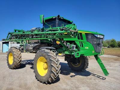 John Deere 410R Self-Propelled Sprayer
