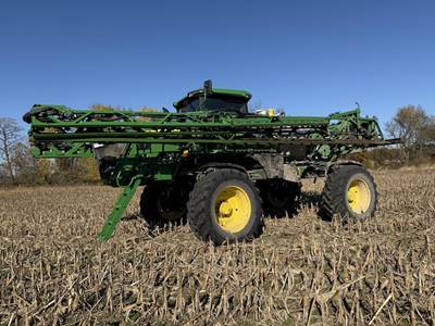 John Deere 410R Self-Propelled Sprayer