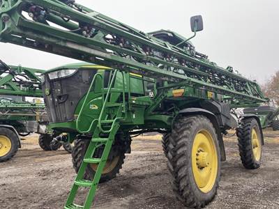 John Deere 410R Self-Propelled Sprayer