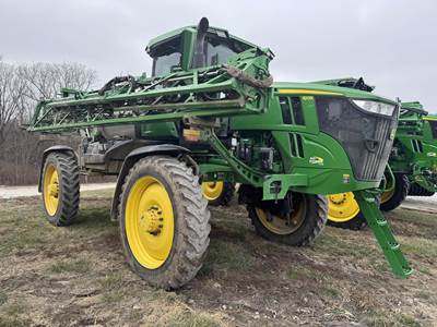 John Deere 410R Self-Propelled Sprayer