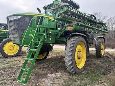 John Deere 410R Self-Propelled Sprayer