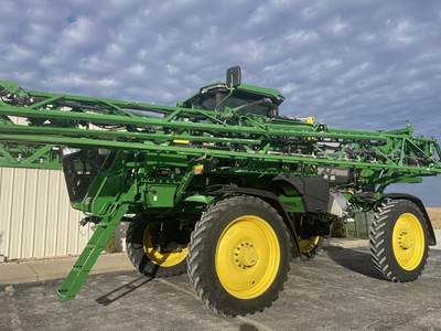 John Deere 410R Self-Propelled Sprayer