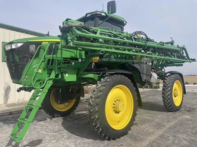 John Deere 410R Self-Propelled Sprayer
