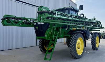 John Deere 410R Self-Propelled Sprayer