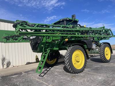 John Deere 410R Self-Propelled Sprayer