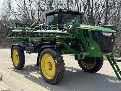 John Deere 410R Self-Propelled Sprayer