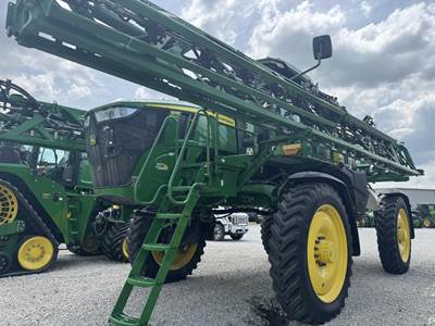 John Deere 410R Self-Propelled Sprayer
