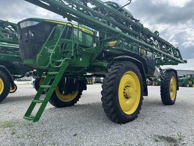 John Deere 410R Self-Propelled Sprayer