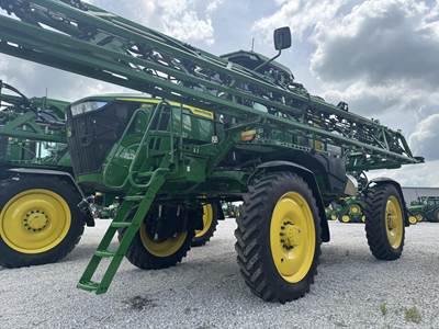 John Deere 410R Self-Propelled Sprayer