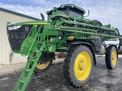 John Deere 412R Self-Propelled Sprayer