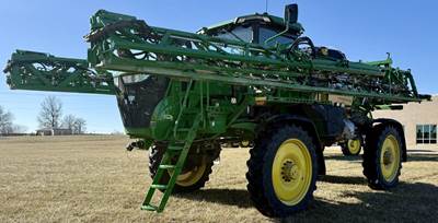 John Deere 412R Self-Propelled Sprayer