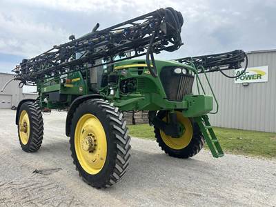 John Deere 4830 Self-Propelled Sprayer