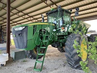 John Deere 4940 Self-Propelled Sprayer