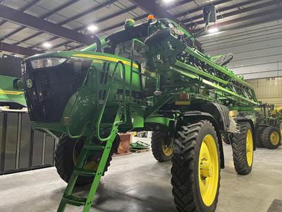 John Deere R4030 Self-Propelled Sprayer