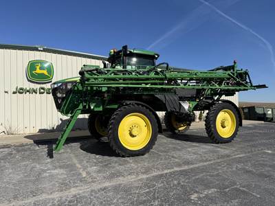John Deere R4030 Self-Propelled Sprayer
