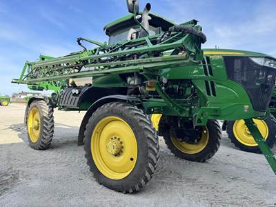 John Deere R4030 Self-Propelled Sprayer