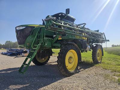 John Deere R4030 Self-Propelled Sprayer