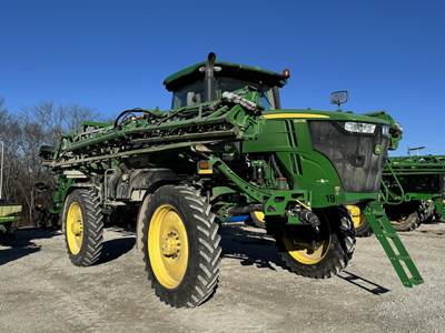 John Deere R4038 Self-Propelled Sprayer