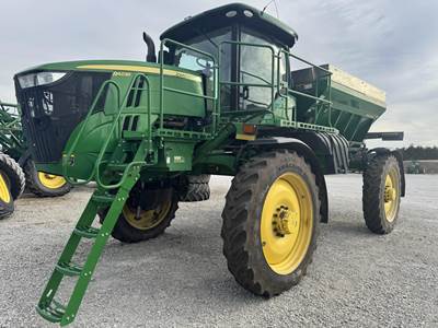 John Deere R4038 Self-Propelled Sprayer