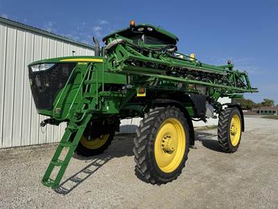 John Deere R4038 Self-Propelled Sprayer