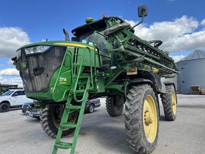 John Deere R4038 Self-Propelled Sprayer