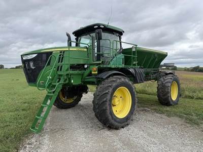 John Deere R4038 Self-Propelled Sprayer