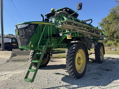 John Deere R4044 Self-Propelled Sprayer