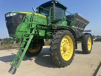 John Deere R4045 Self-Propelled Sprayer
