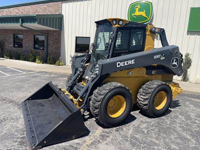 John Deere 330 P-TIER Track Skid Steer