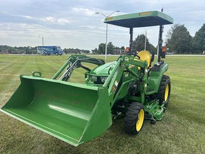 John Deere 2032R Tractor