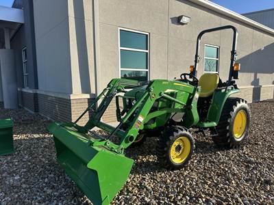 John Deere 3032E Tractor
