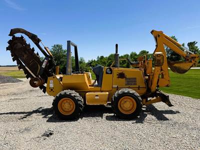 Case 860 Trencher