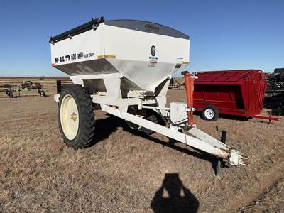 Mobility 600 Pull-Type Dry Fertilizer Applicator