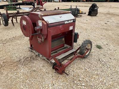 Valmar 1655 3 Point / Mounted Dry Fertilizer Applicator
