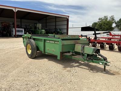 John Deere 455 Dry Manure Spreader