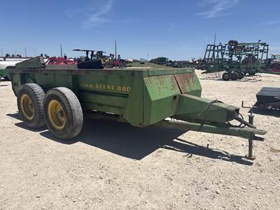 John Deere 660 Dry Manure Spreader