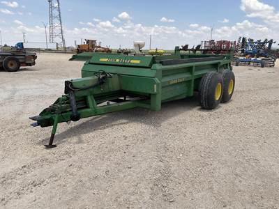 John Deere 785 Dry Manure Spreader