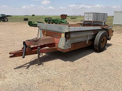 NEW IDEA 352 Dry Manure Spreader