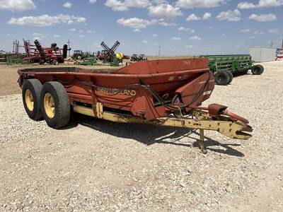 New Holland 679 Dry Manure Spreader