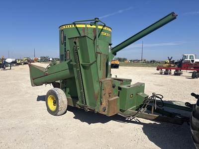 John Deere 750 Grinder / Mixer