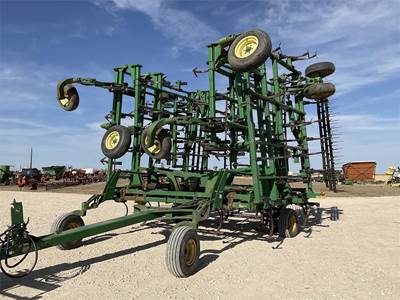 John Deere 2200 Cultivator