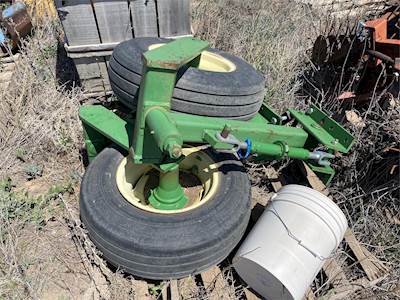 John Deere 2210 Cultivator