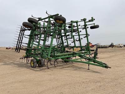 John Deere 2210 Cultivator